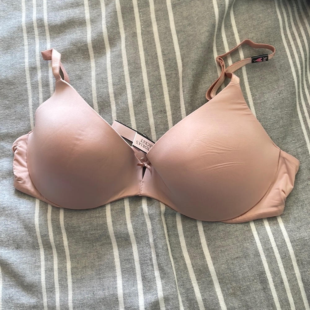 NWT Victoria’s Secret pushup bra, 36B
